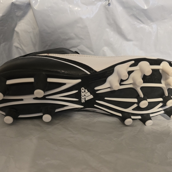 One cleet for punter or kikker Size 9 1/2 New - Picture 7 of 7